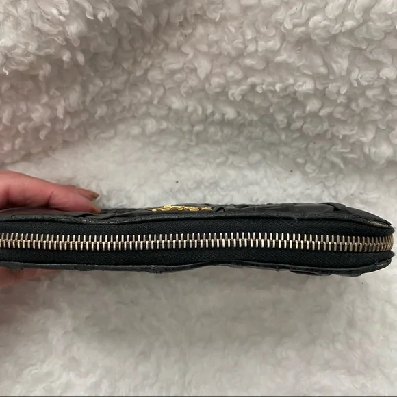 SOLD - PRADA NAPPA GAUFRE LEATHER ZIP AROUND WALLET NERO BLACK - Picture 4 of 11